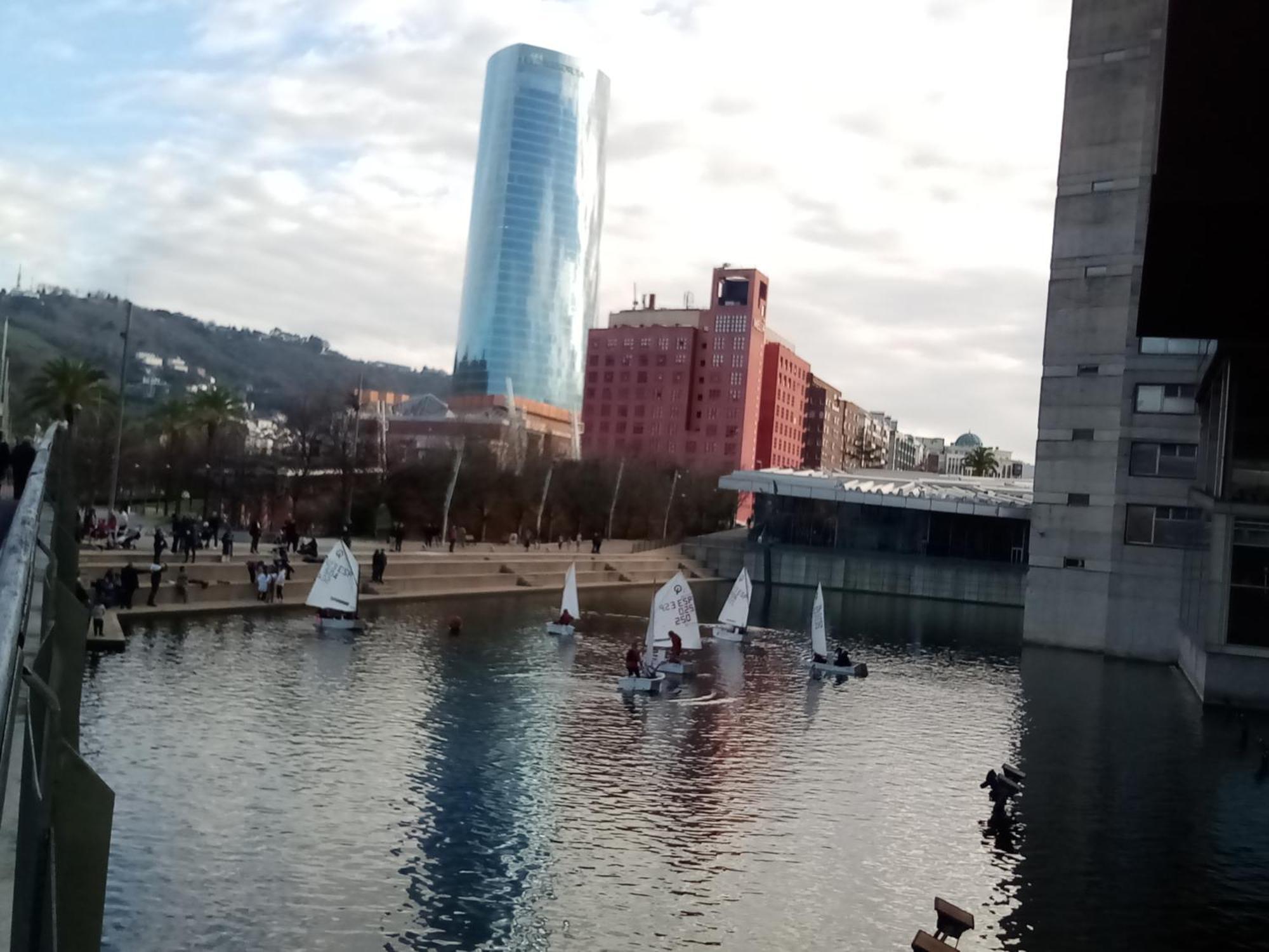 Coqueto Apartamento Frente Al Guggenheim ビルバオ エクステリア 写真